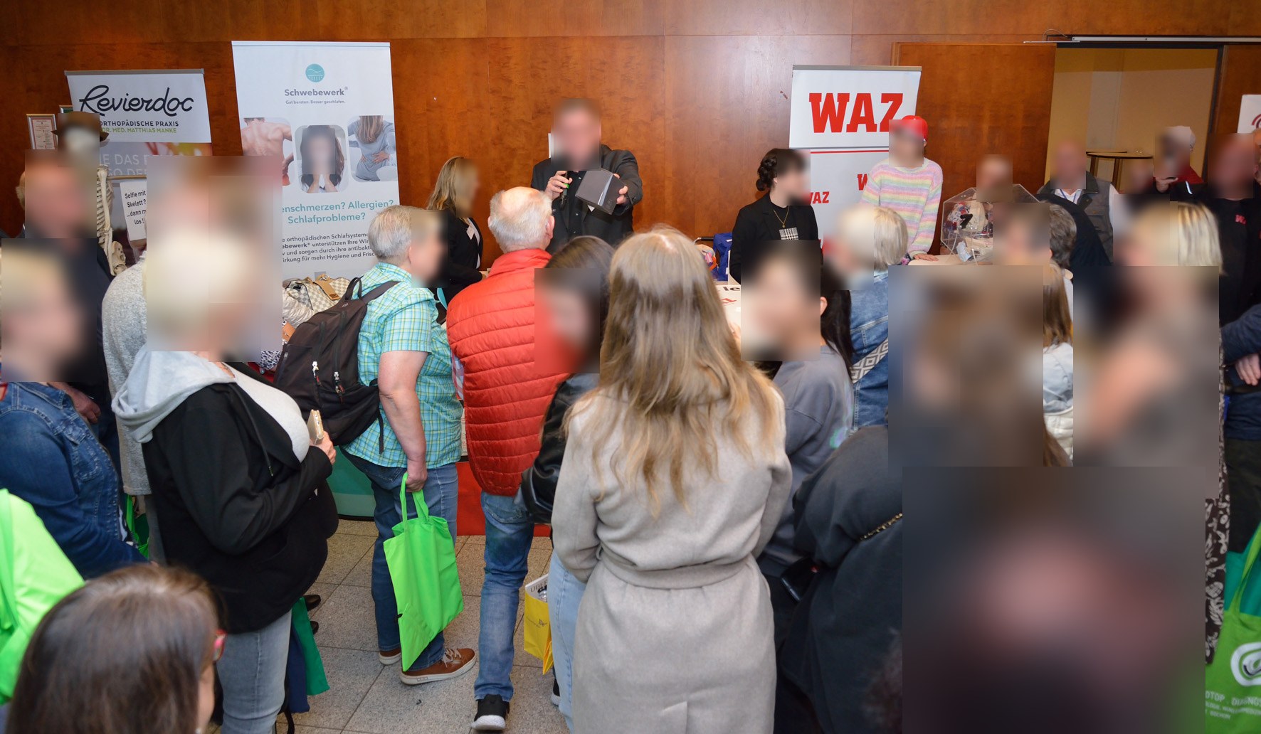 Publikum bei der Tombola-Ziehung im RuhrCongress