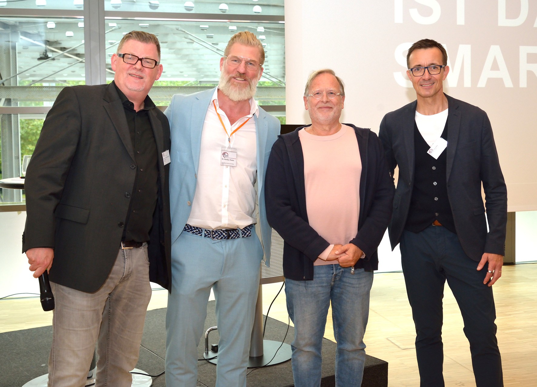 Von links nach rechts: Dr. Christian Möcklinghoff, Dr. Matthias Manke, Professor Dietrich Grönemeyer und Oliver Neumann