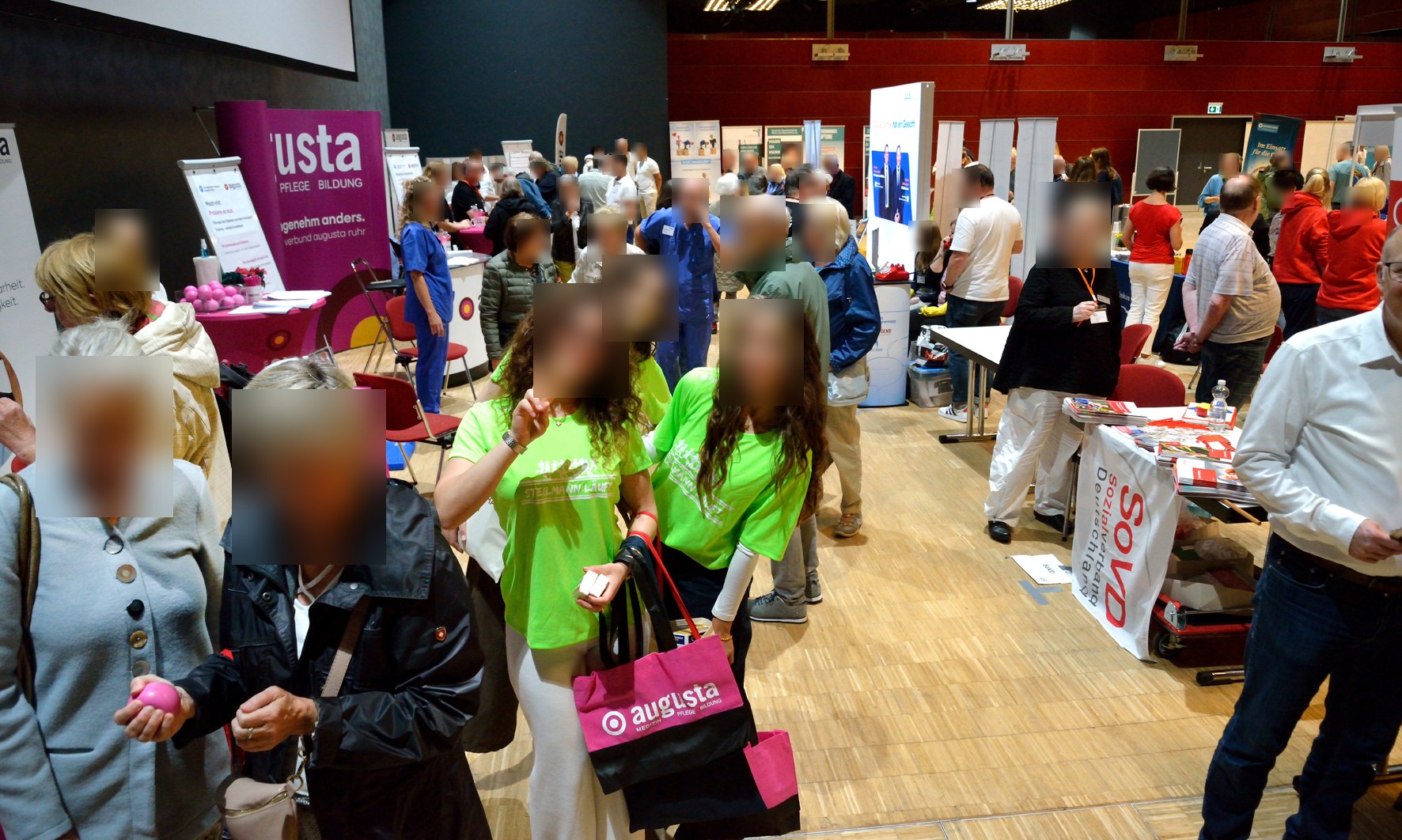 Gut besuchte Messehalle im RuhrCongress Bochum